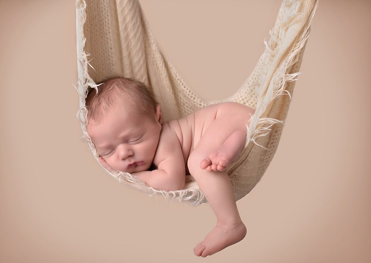 newborn posing photography