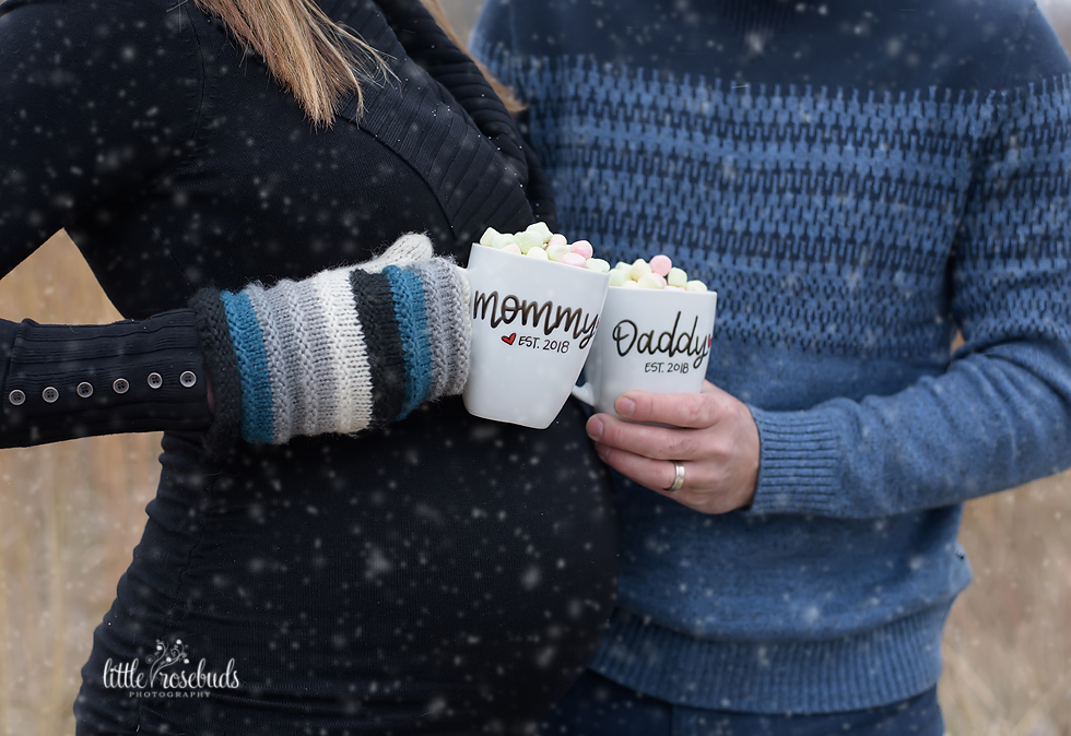 Outdoor winter maternity session