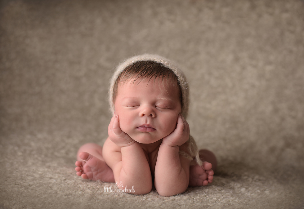newborn boy froggy pose
